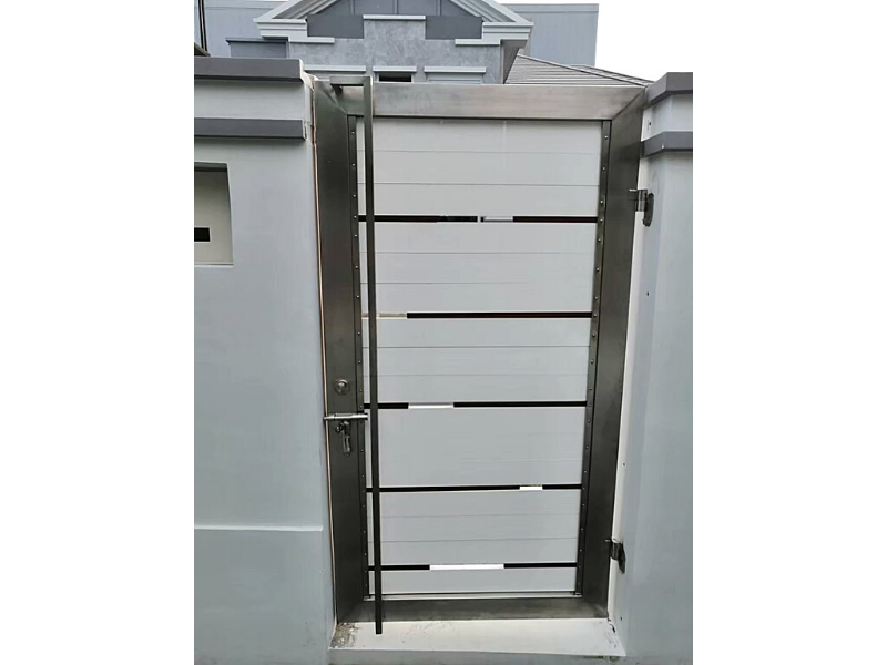 ประตูรั้วบ้านสวยๆ ประตูรั้วบ้านสีขาว ประตูรั้วเสตนเลสอลูมิเนียมสีขาว