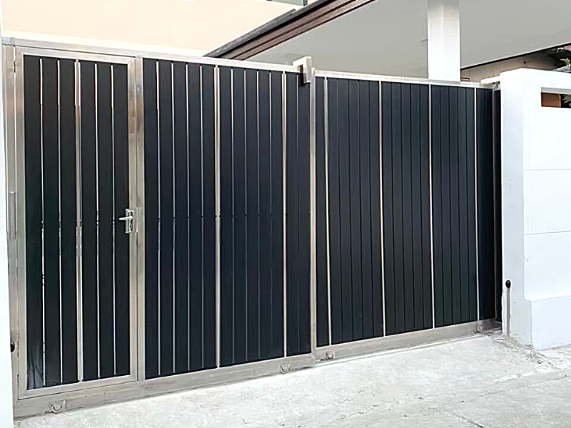 ประตูสเตนเลสผสมอลูมิเนียมสีดำ